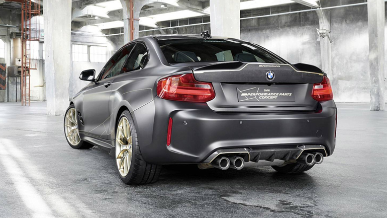 Αυτή η BMW M2 είναι γεμάτη carbon